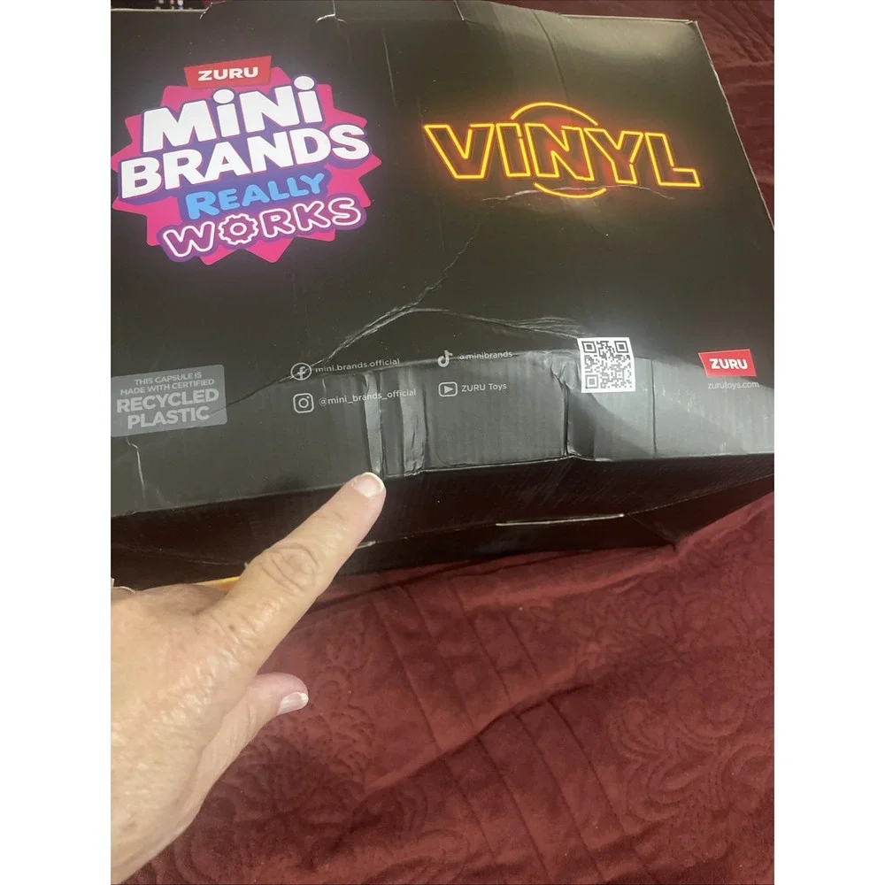ZURU Mini Brands Vinyl 24 Mystery Balls + READ Retail Display Box At Target Only